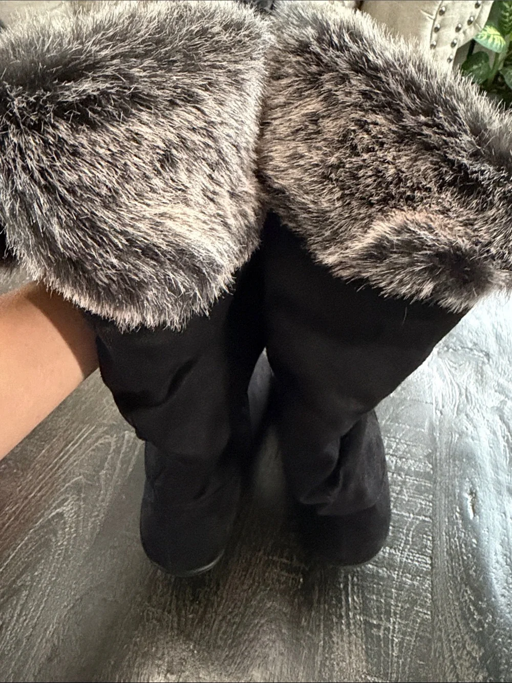 R2 Black Mid-Calf Winter Boots with Gray Faux Fur Cuff
